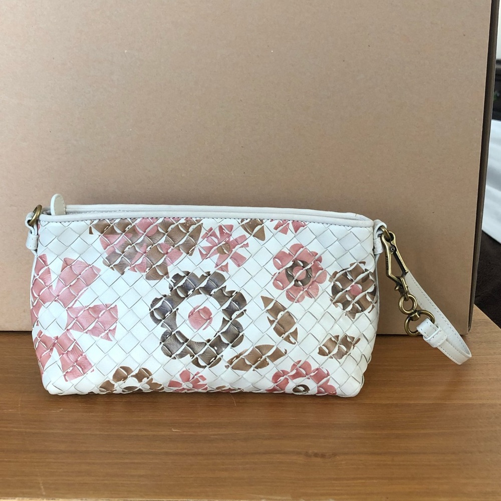 Bottega Veneta mini pochette bag - Picture 5 of 13